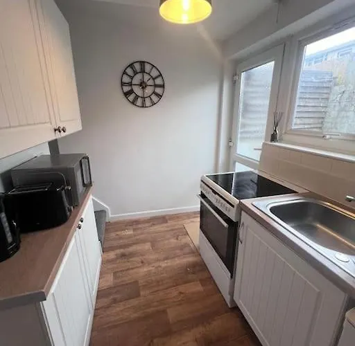 Small, Compact And Cosy 2 Bed