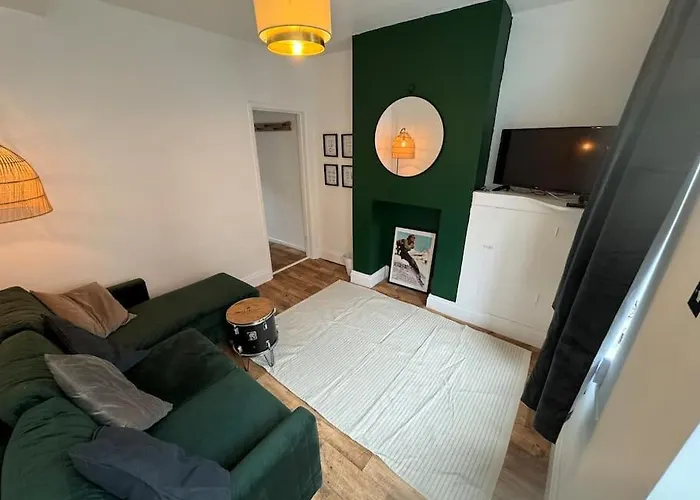 Small, Compact And Cosy 2 Bed