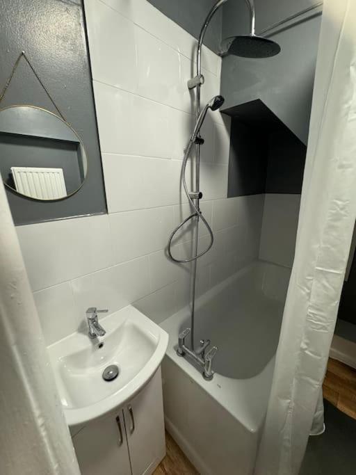 Apartment Small, Compact And Cosy 2 Bed *