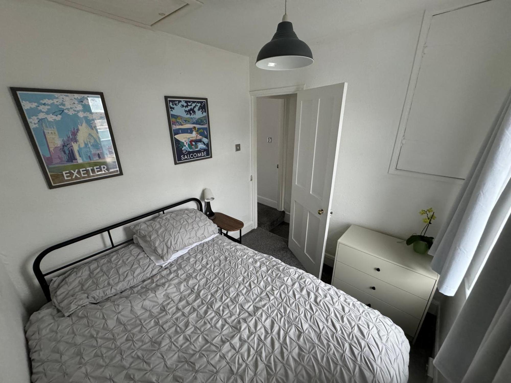 Small, Compact And Cosy 2 Bed Apartment *