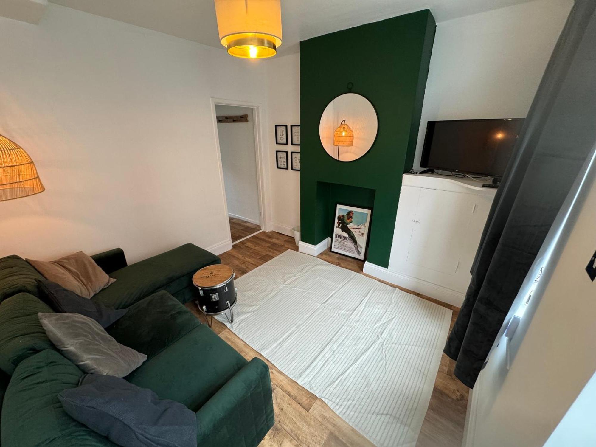 Small, Compact And Cosy 2 Bed *